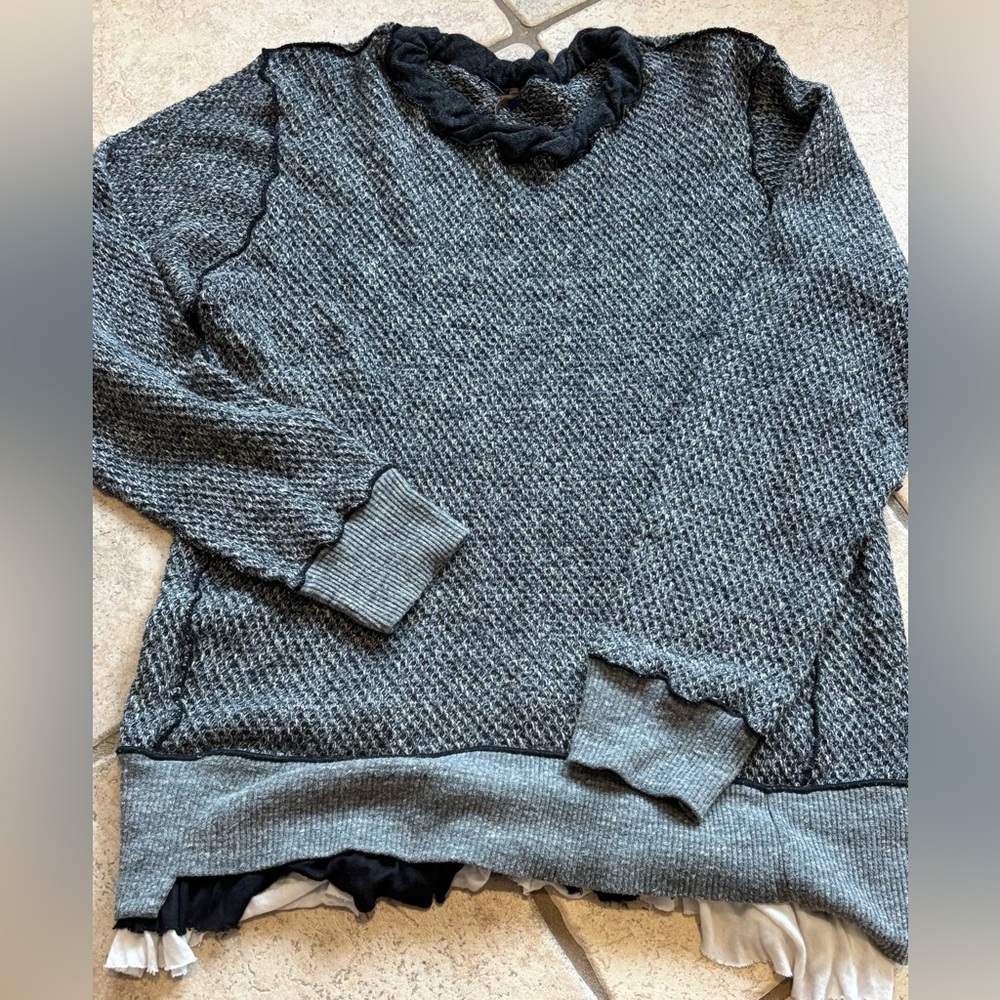 Pete Collection Gray Women’s Sweater Medium Layered Look